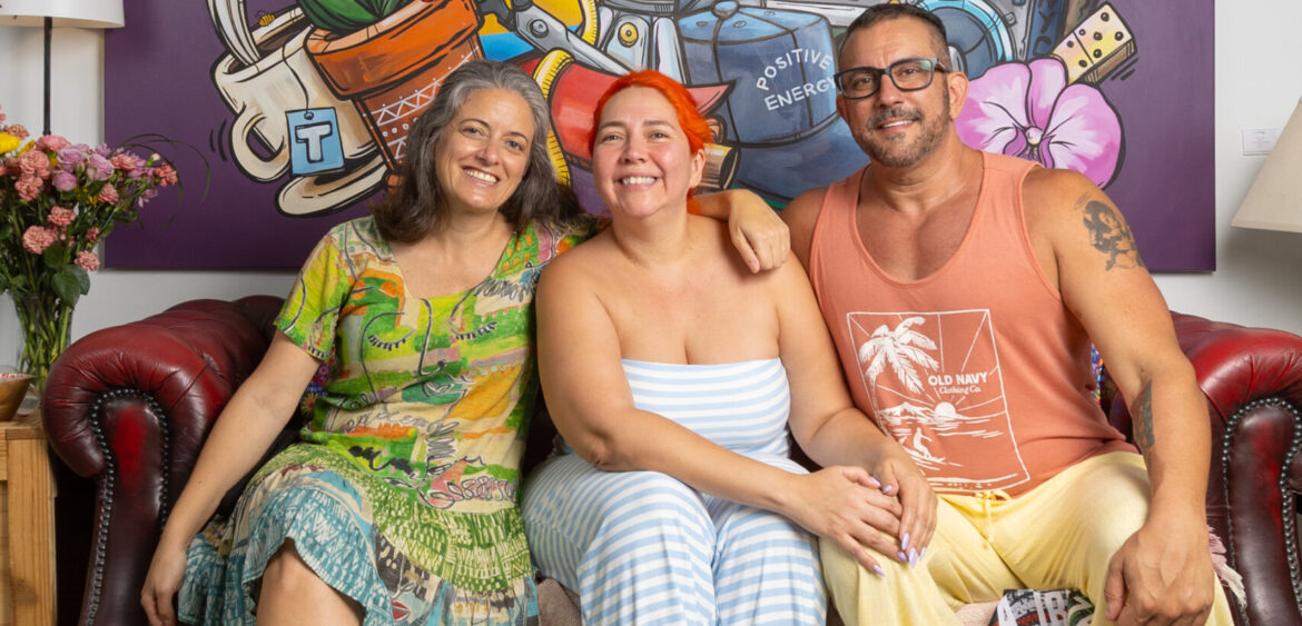 Documentary photograph from Sunset Rumba at WYN317 in Miami, showing live music and gallery activity during the closing reception for Carlos Solano’s exhibition “An Experience of Us.”