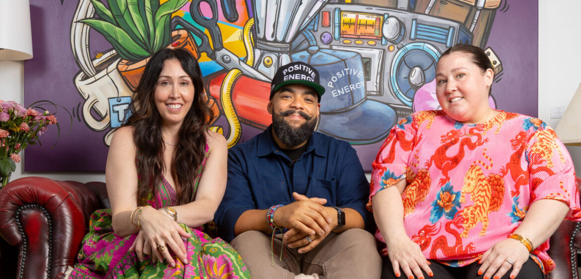 Documentary photograph from Sunset Rumba at WYN317 in Miami, showing live music and gallery activity during the closing reception for Carlos Solano’s exhibition “An Experience of Us.”