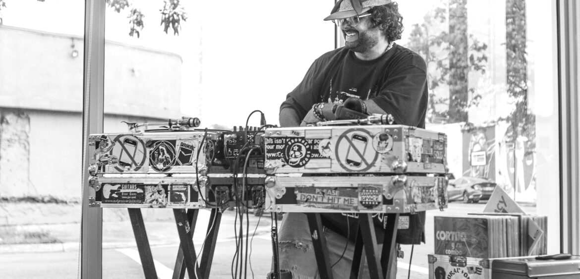 Documentary photograph from Sunset Rumba at WYN317 in Miami, showing live music and gallery activity during the closing reception for Carlos Solano’s exhibition “An Experience of Us.”